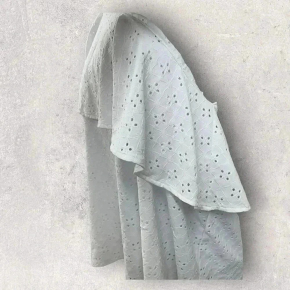 White eyelet top off one shoulder women's size Torrid size 4, great Condition - Picture 4 of 9